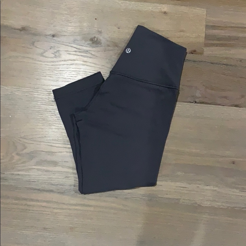 cropped grey lulu leggings!